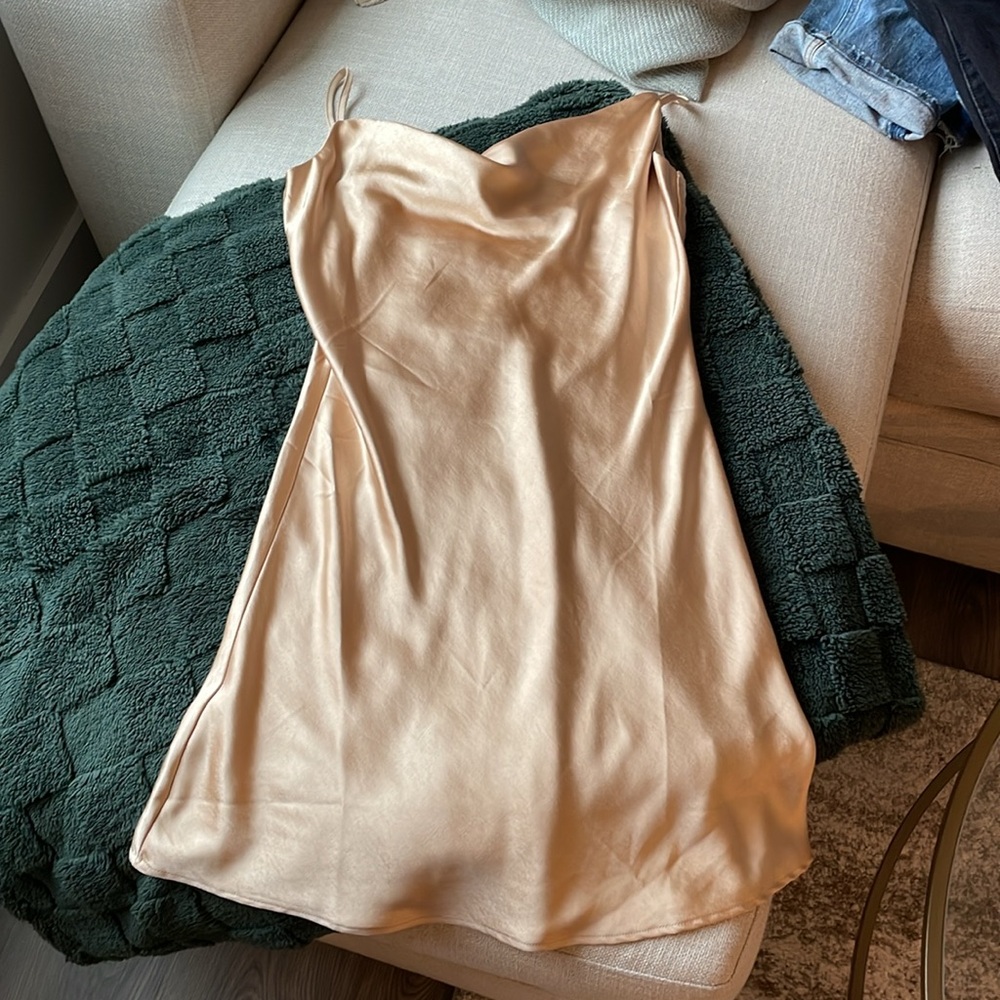 Princess polly satin dress - Picture 3 of 5